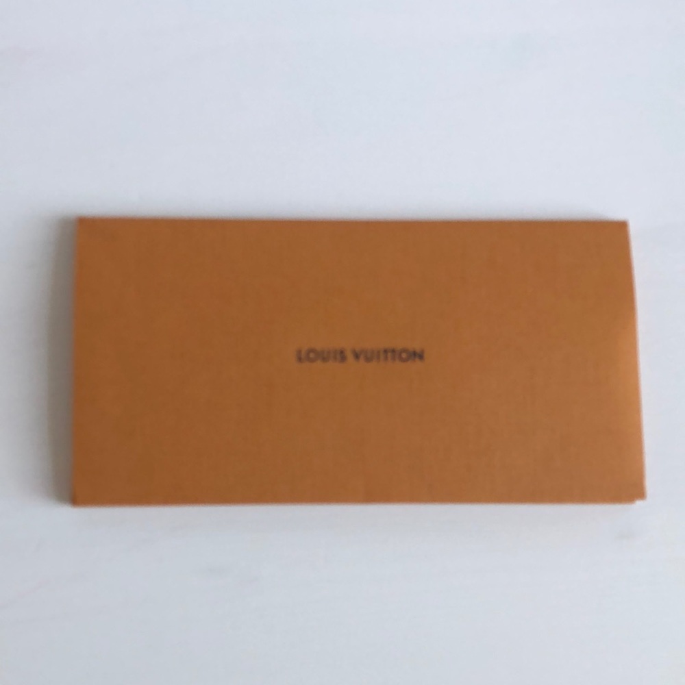 ✉️ Louis Vuitton envelope